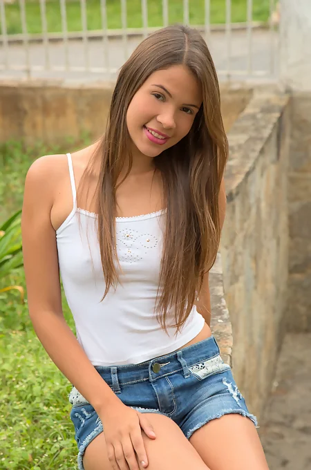 Joyful Latina Kiara Lorens displays her sweet assets outdoors