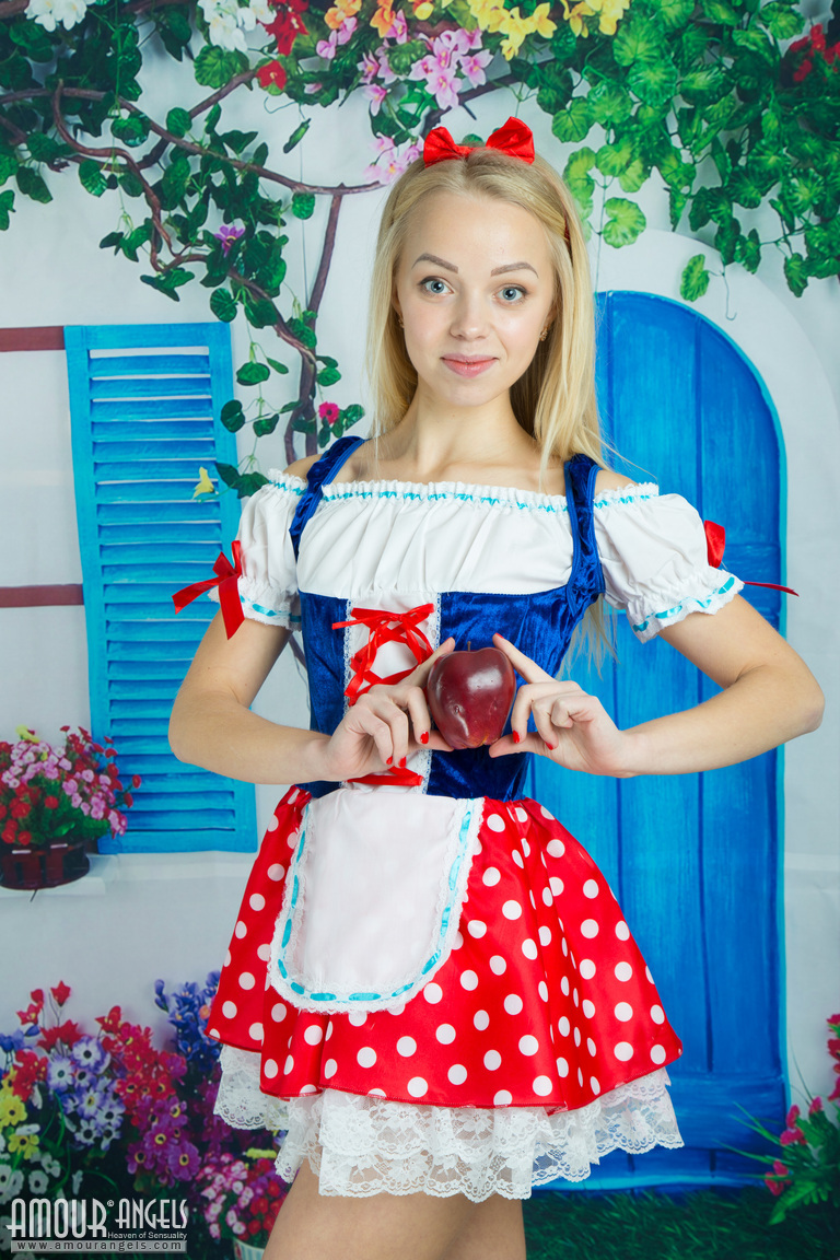 Estel from Amour Angels - Picture #2