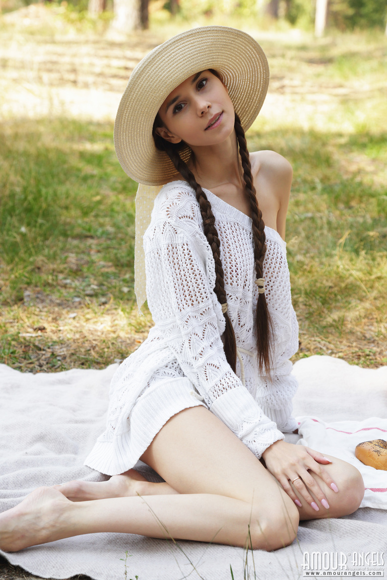Leona Mia from Amour Angels - Picture #1
